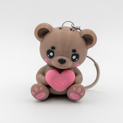 Medek s srčkom – obesek ( L ) 🧸💖